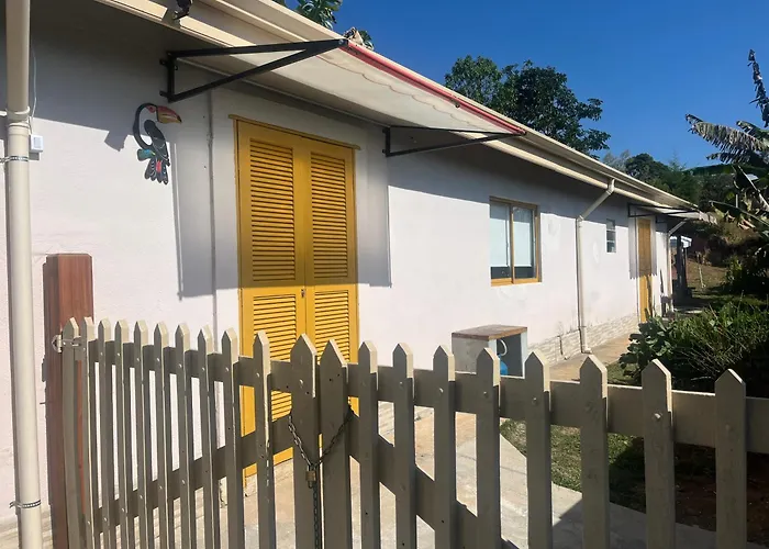 Casa Amarela , Perto Do Centro De Sto Antonio Do Pinhal